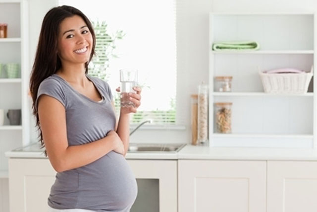 Bà bầu vừa lợi sữa vừa đẹp da nhờ nước lá vối