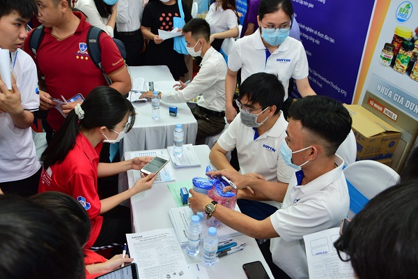 Nhiều ngành giảm tới 70% nhu cầu tuyển dụng lao động trong quý III/2021