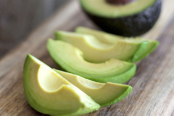 Lợi ích tuyệt vời khi cho trẻ ăn dặm bằng trái bơ