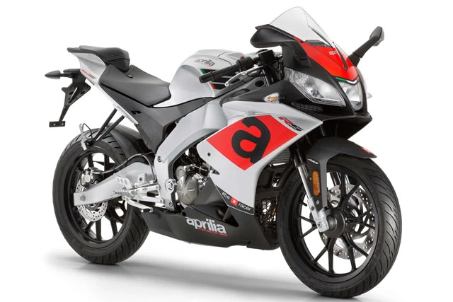 1. Aprilia RS 125 (giá khởi điểm: 4.499 bảng).