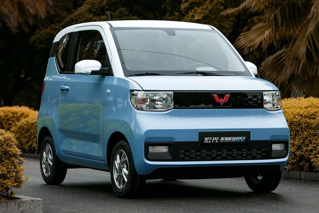 1. Wuling Hongguang Mini EV (doanh số: 182.767 chiếc).