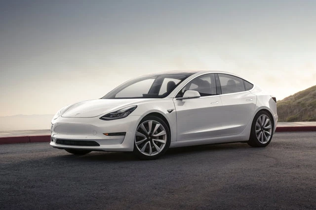 2. Tesla Model 3 (doanh số: 6.828 chiếc).