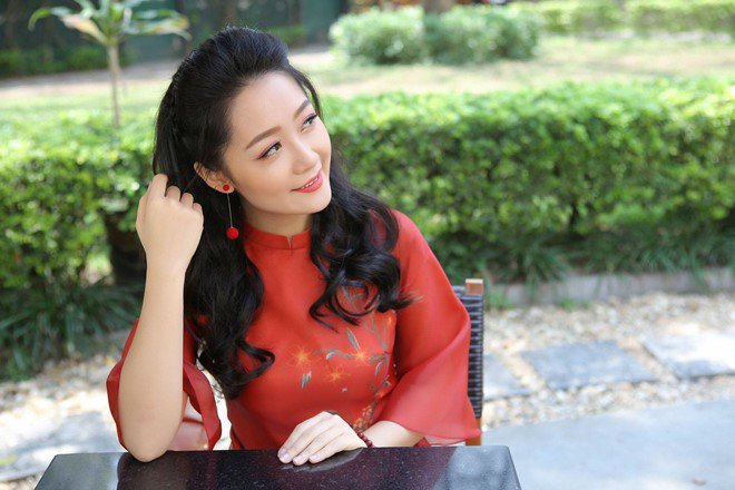 BTV Thời sự Thu Hà giật mình phát hiện tấm ảnh người phụ nữ xưa giống mình đến kỳ lạ