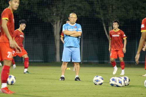 HLV Park Hang Seo trực tiếp ‘đứng lớp’, chỉ chiêu cho U23 Việt Nam