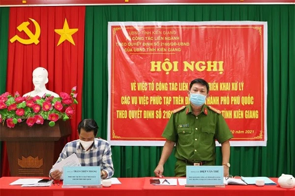 Đồng chí Đại tá Diệp Văn Thế – Phó Giám đốc Công an tỉnh Kiên Giang, Tổ trưởng Tổ công tác phát biểu chỉ đạo tại Hội nghị.