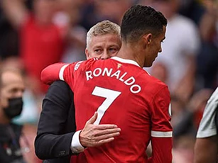 'Solskjaer xứng đáng có thêm cơ hội ở MU nhưng Ronaldo không thể dự bị'