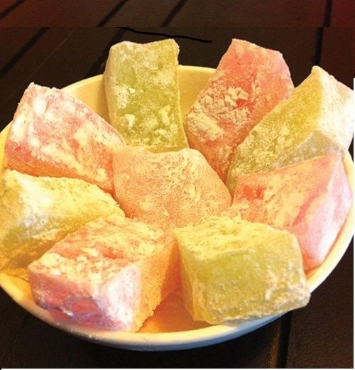 K&#x1EF3; l&#x1EA1; m&#xF3;n b&#xE1;nh h&#x1ED3;ng nh&#x1B0;ng m&#xE0;u tr&#x1EAF;ng phau, &#x103;n xong qu&#x1EA7;n &#xE1;o tr&#x1EAF;ng x&#xF3;a