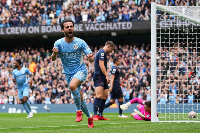 Bernardo và De Bruyne giúp Man City hạ đẹp Burnley