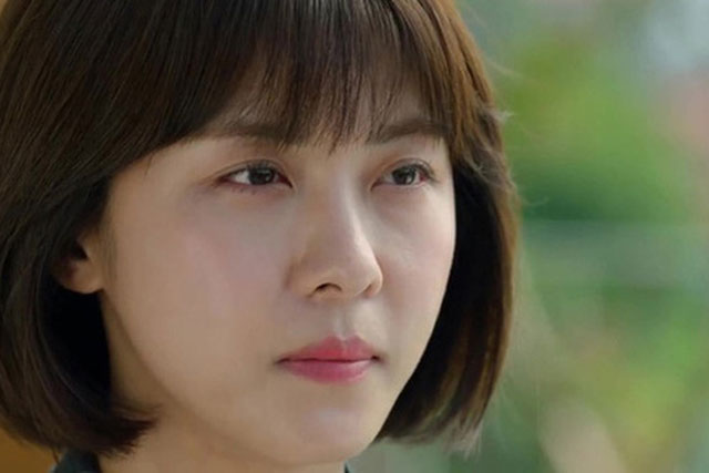 Biết anh trai đưa bạn gái về ra mắt nên tôi xin về sớm xem mặt chị dâu tương lai, ngờ đâu lại thấy những 2 cô ngồi đối đầu nhau