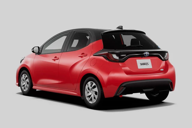 1. Toyota Yaris (doanh số: 12.696 chiếc).