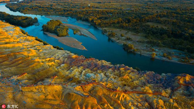 Chiêm ngưỡng bãi đá tự biến đổi màu sắc có lịch sử triệu năm ở Trung Quốc