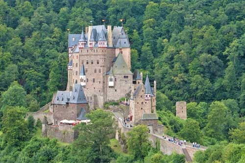 Điều gì làm cho lâu đài Eltz trở nên độc đáo và nổi tiếng?