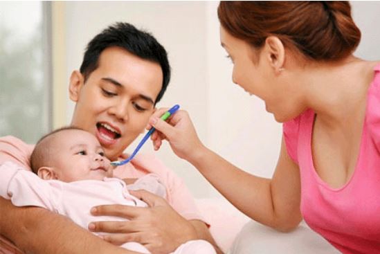 Mẹo hay trị ho hiệu quả cho bé khi trời mưa lạnh