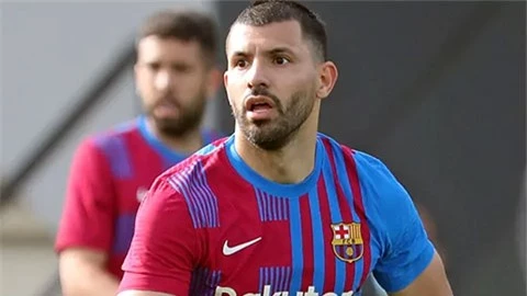  Aguero ra mắt Barca