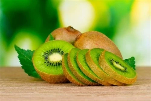 Trong các loại trái cây thì quả kiwi giúp chữa bệnh cao huyết áp rất diệu kì.