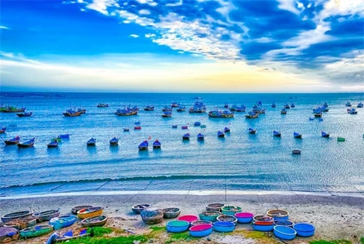 Có một làng chài đẹp mê ly với những chiếc thuyền thúng đầy màu sắc ở Bình Thuận - 6