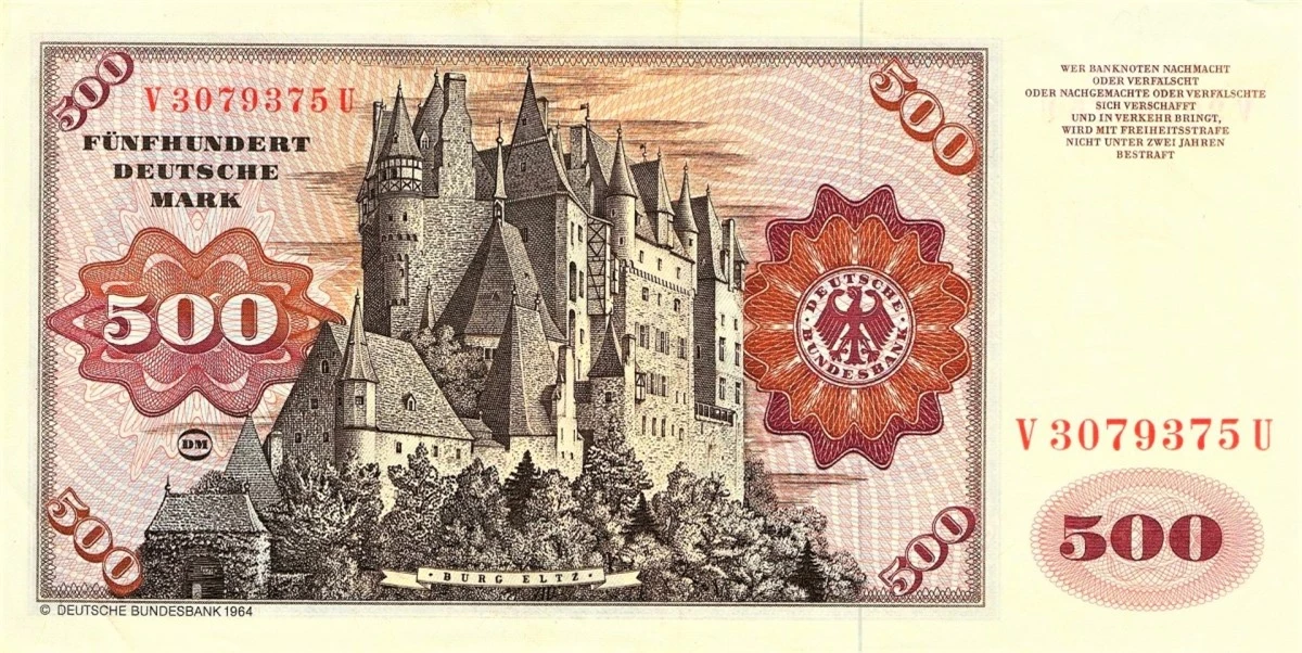 Lâu đài Eltz được sử dụng làm cảnh quay một số bộ phim. Bưu điện Đức đã xuất bản một loạt tem mô tả các lâu đài và Eltz được mô tả trên con tem 40 Pfennig và bưu thiếp, Eltz được in trên tờ tiền mệnh giá 500 DM vào những năm 1961-1995. Là niềm tự hào của nước Đức, hình ảnh lâu đài gắn với bao thăng trầm của lịch sử nước Đức và dòng họ Eltz cũng được trang trí trên trang chủ của Sách Trắng bên cạnh BMW, Nivea Cream... như một biểu tượng của văn hóa Đức. Ảnh:wikipedia.org./.