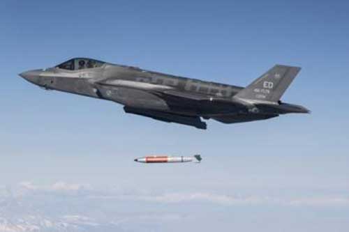 Mỹ răn đe đối thủ khi F-35A đủ sức mang B61-12