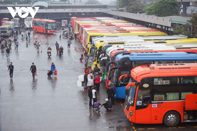 Hướng dẫn đi lại mới nhất của Bộ GTVT: Hành khách đi tàu hỏa, máy bay vẫn phải xét nghiệm