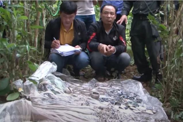 Giả làm thầy cúng, lừa nạn nhân uống nước lá ngón để cướp vàng