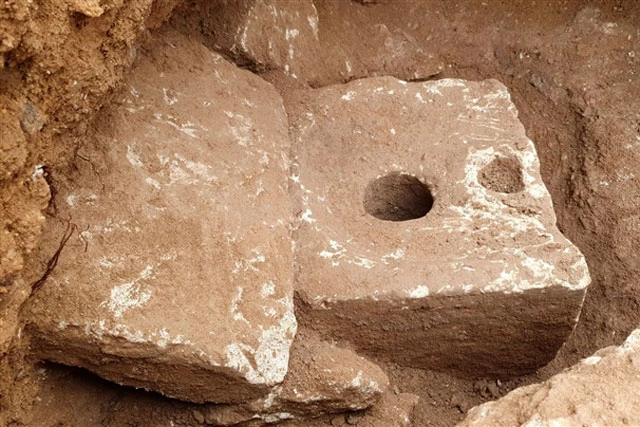 Nhà vệ sinh được cho là thứ xa xỉ 2.700 năm trước. (Ảnh: AP)