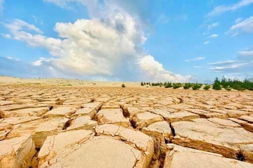 Phát hiện chốn sống ảo 'Sa mạc đất nứt' mới, vừa độc vừa đẹp ngay tại Việt Nam