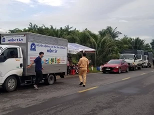 Đồng Tháp thuộc nhóm nguy cơ trung bình, tiếp tục giữ chốt kiểm soát liên tỉnh