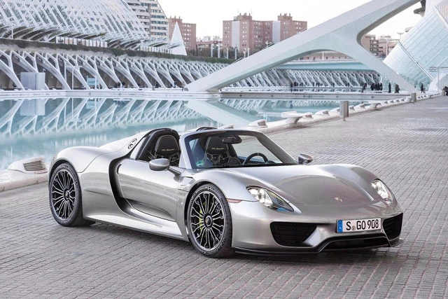 2. Porsche 918 Spyder.