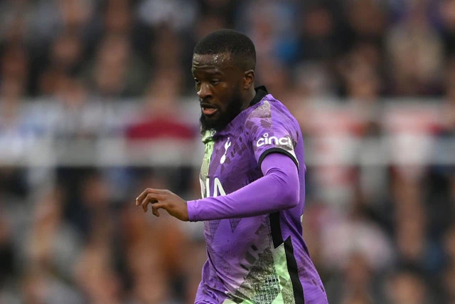 Tiền vệ trái: Tanguy Ndombele (Tottenham).