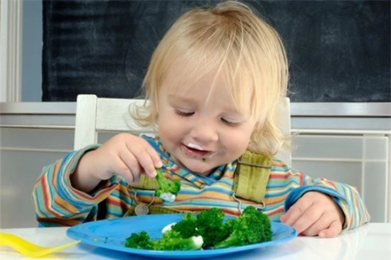 Các loại rau xanh sẫm màu sẽ giúp tăng sức đề kháng và bổ sung dinh dưỡng cho bé