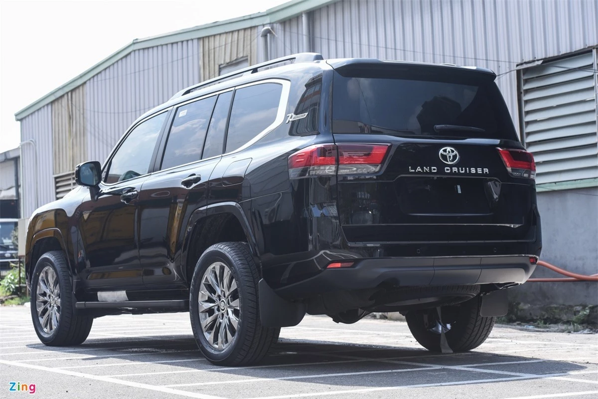 Toyota Land Cruiser 2022 tai Viet Nam anh 3