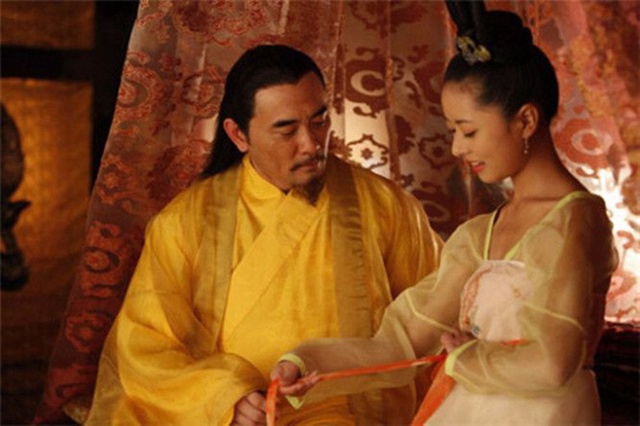 Hoàng đế cuồng si người đẹp và hành động không ngờ trong quan tài khiến người đời ám ảnh