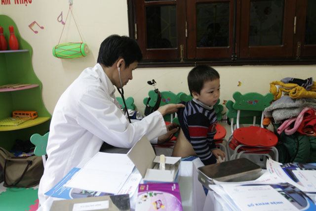 Biện pháp phòng bệnh viêm phế quản ở trẻ nhỏ khi giao mùa