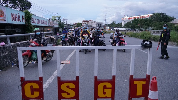 Hậu Giang: Bãi bỏ việc cấp giấy đi đường cho người ra vào tỉnh
