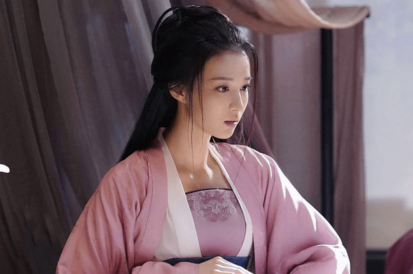 Kỳ lạ cung nữ cả đời không tắm, sống được vạn người tôn kính, chết được hoàng đế để tang