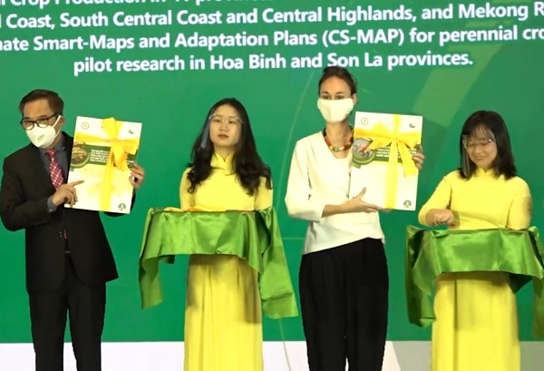 Ra mắt Bộ ấn phẩm bản đồ rủi ro và Kế hoạch thích ứng với biến đổi khí hậu