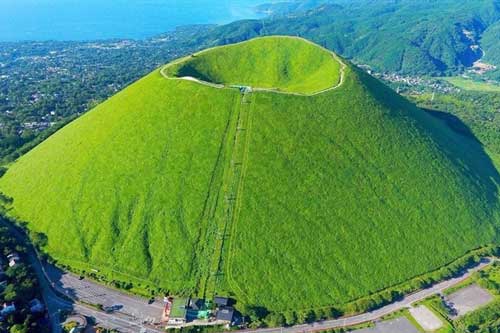 Ngọn núi lửa xanh mướt như bánh trà xanh siêu to dành tặng người yêu thiên nhiên