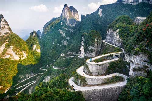 'Nghẹt thở' với 99 khúc cua trên con đường khó chinh phục bậc nhất thế giới