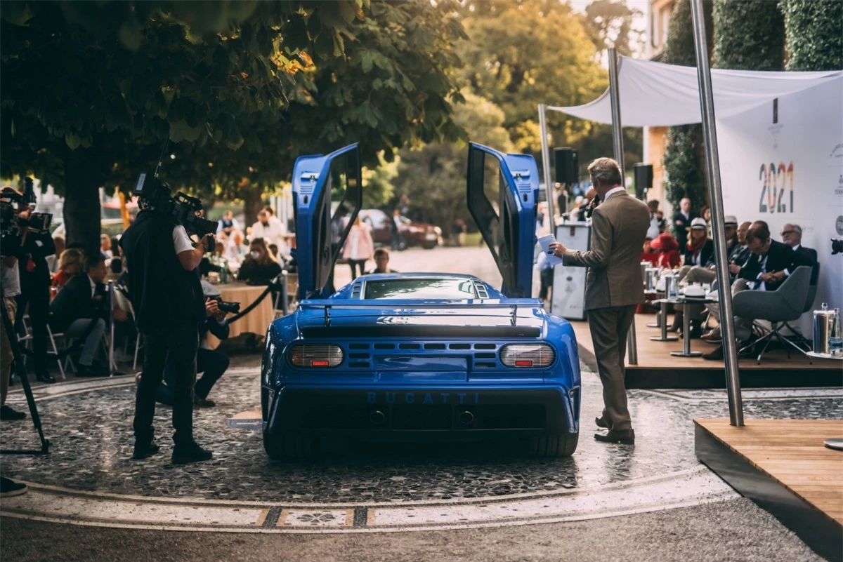 Chiếc xe được Bugatti trưng bày tại triển lãm này cũng chính là chiếc được sở hữu bởi ông Romano Artioli, doanh nhân người Ý giúp mang thương hiệu này trở lại thị trường từ năm 1987.