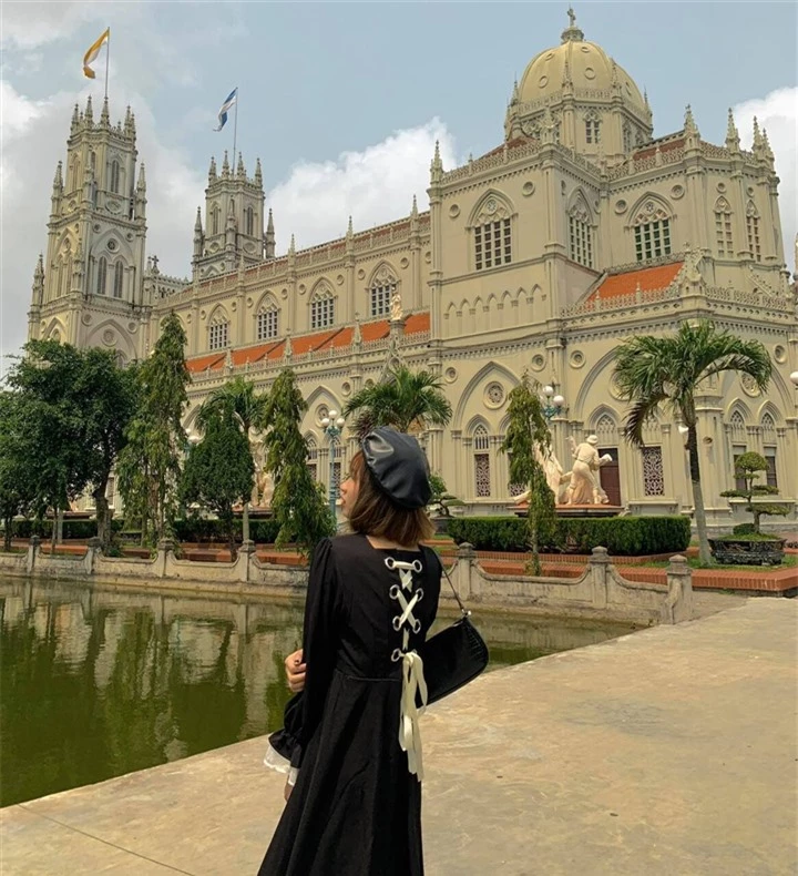 Lạc vào 'châu Âu thu nhỏ' ở Nam Định với 4 'tòa lâu đài' lộng lẫy đến mê hoặc - 5