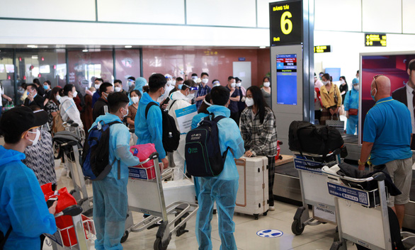 Bỏ quy định tiêm vaccine đủ liều đối với hành khách đi máy bay từ 21/10