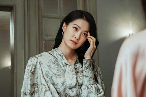 Mẹ chồng thiên vị cháu ngoại ghét cháu nội, buông câu chua chát giữa tiệc đầy tháng khiến tôi ôm con bỏ đi