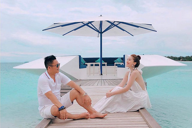 Bảo Thy tự tay tổ chức sinh nhật cho ông xã, chỉ một chi tiết trên bánh kem cũng khiến dân tình ghen tỵ