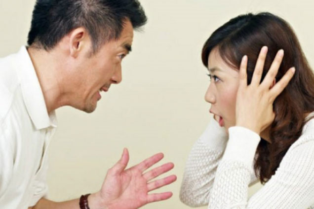 Có nhiều kiểu đàn ông ở nhà gắt gỏng với vợ nhưng lại ân cần với phụ nữ bên ngoài