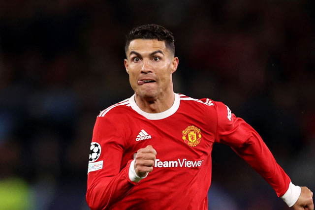 Ronaldo lười chạy? MU mới phải thay đổi!