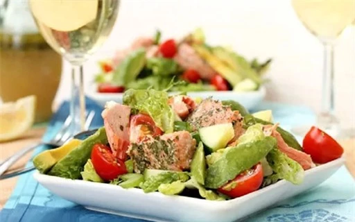 3 công thức làm món salad cá hồi cực chuẩn