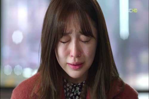 Trước ngày tôi về nhà chồng mới, mẹ chồng cũ trao cho tôi một món quà mà khiến tôi bật khóc