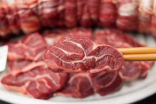 Mẹo chọn thịt bò tươi ngon, không ngậm nước, không nhầm lẫn với thịt lợn tẩm màu
