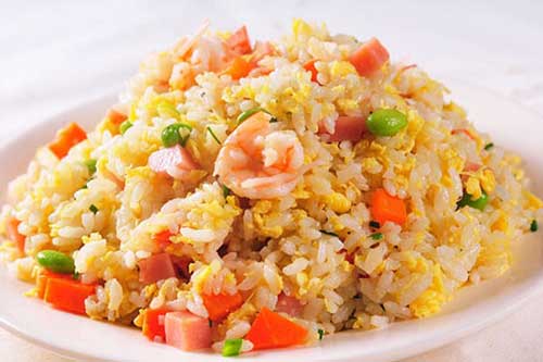 Rang cơm cứ bỏ thêm gia vị này vào để cơm vàng ươm, căng bóng, ăn bao nhiêu cũng không biết ngán