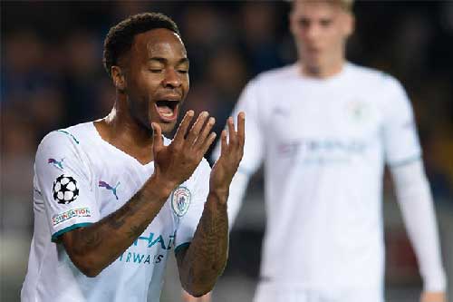 Guardiola hãy nhớ, Sterling không phải tiền đạo!